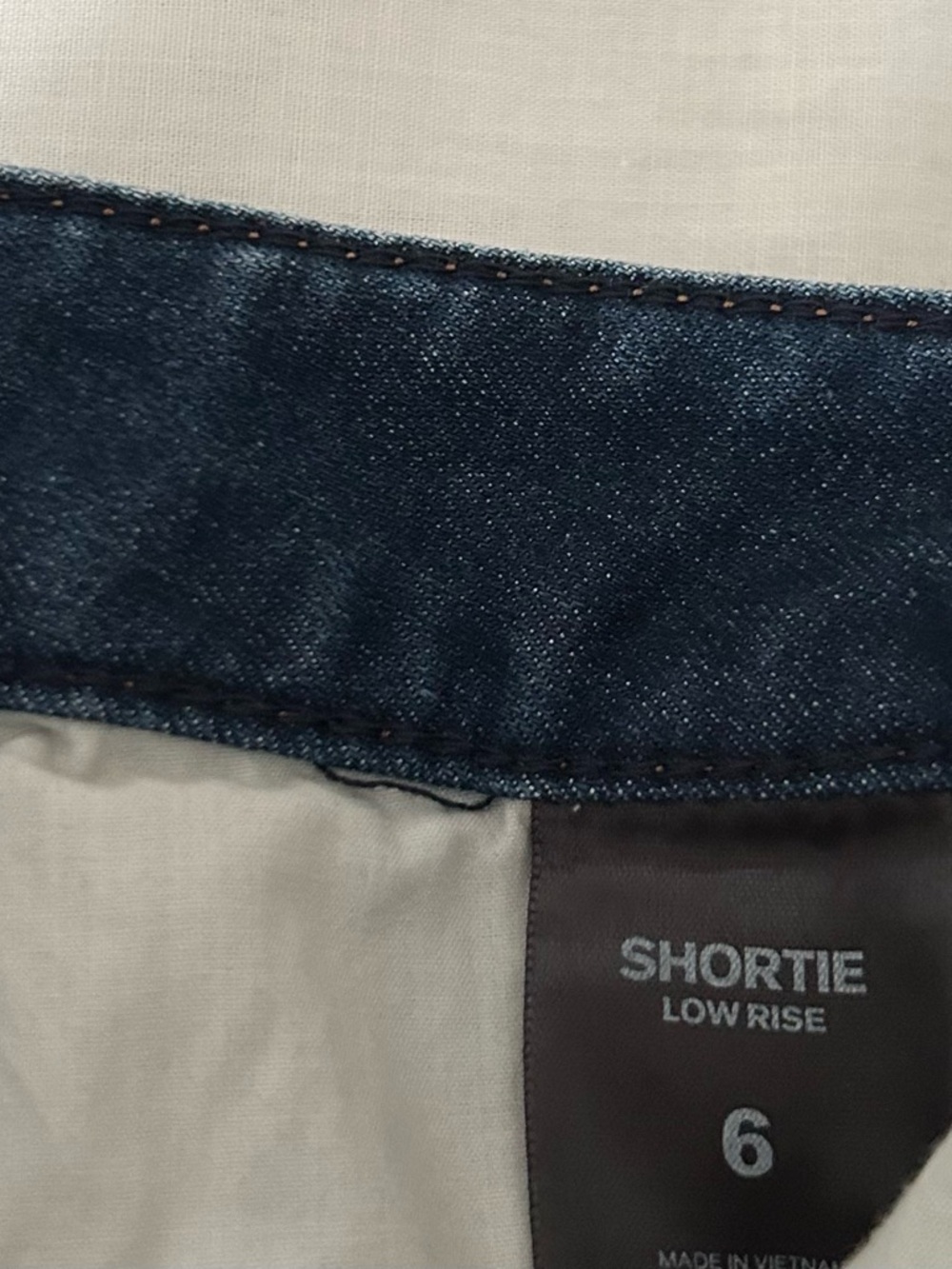 Express Shortie Low Rise Rolled Hem Jean Shorts/Dark Wash/Woman’s Size 6/EUC - Picture 3 of 3